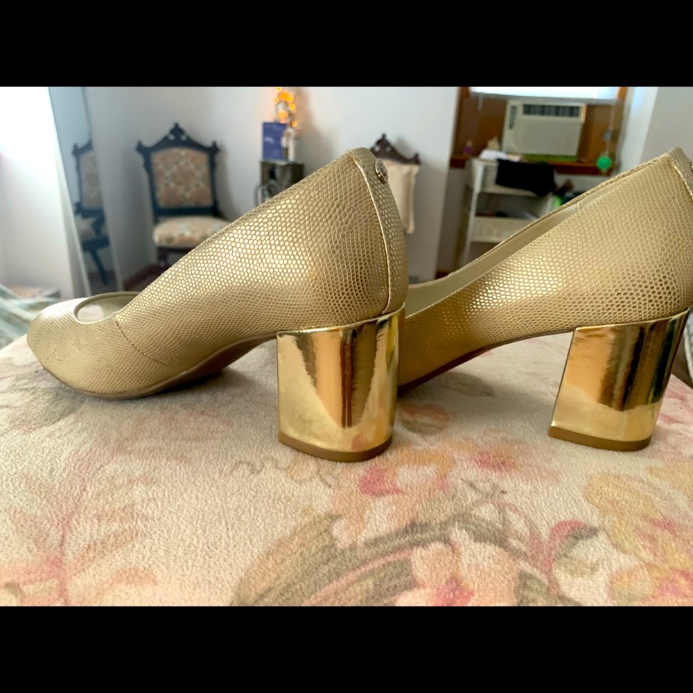 Anne Klein dressy gold evening shoes